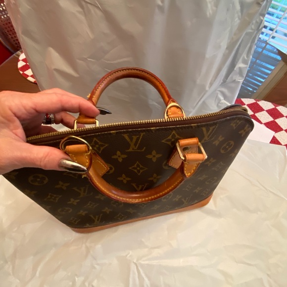 LOUIS. VUITTON MONOGRAMMED ALMA HANDBAG - Picture 3 of 16